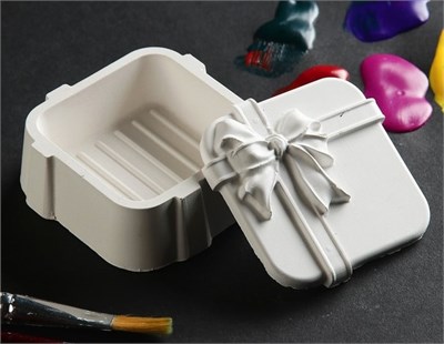 Шкатулка с крышкой д/росписи гипс «Фигурка с бантом», 7.5*7.5*3см 126813