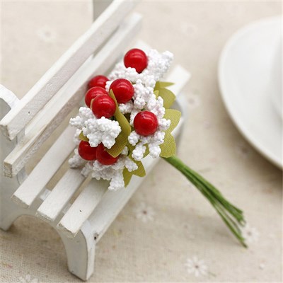 Бутоньерка букет ягоды-тычинки, цв белый/красный - фото 8653