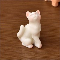 Кошка белая жмурится мини-фигурка 3,6*2,5см 112436