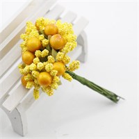 Бутоньерка букет ягоды-тычинки, цв желтый 123444