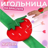 Игольница на браслете «Клубничка», 23*7см, зелёная, красная 125000