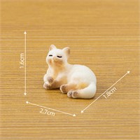 Кошка белая коричн лапки лежит 1,6*1,8см мини  128948